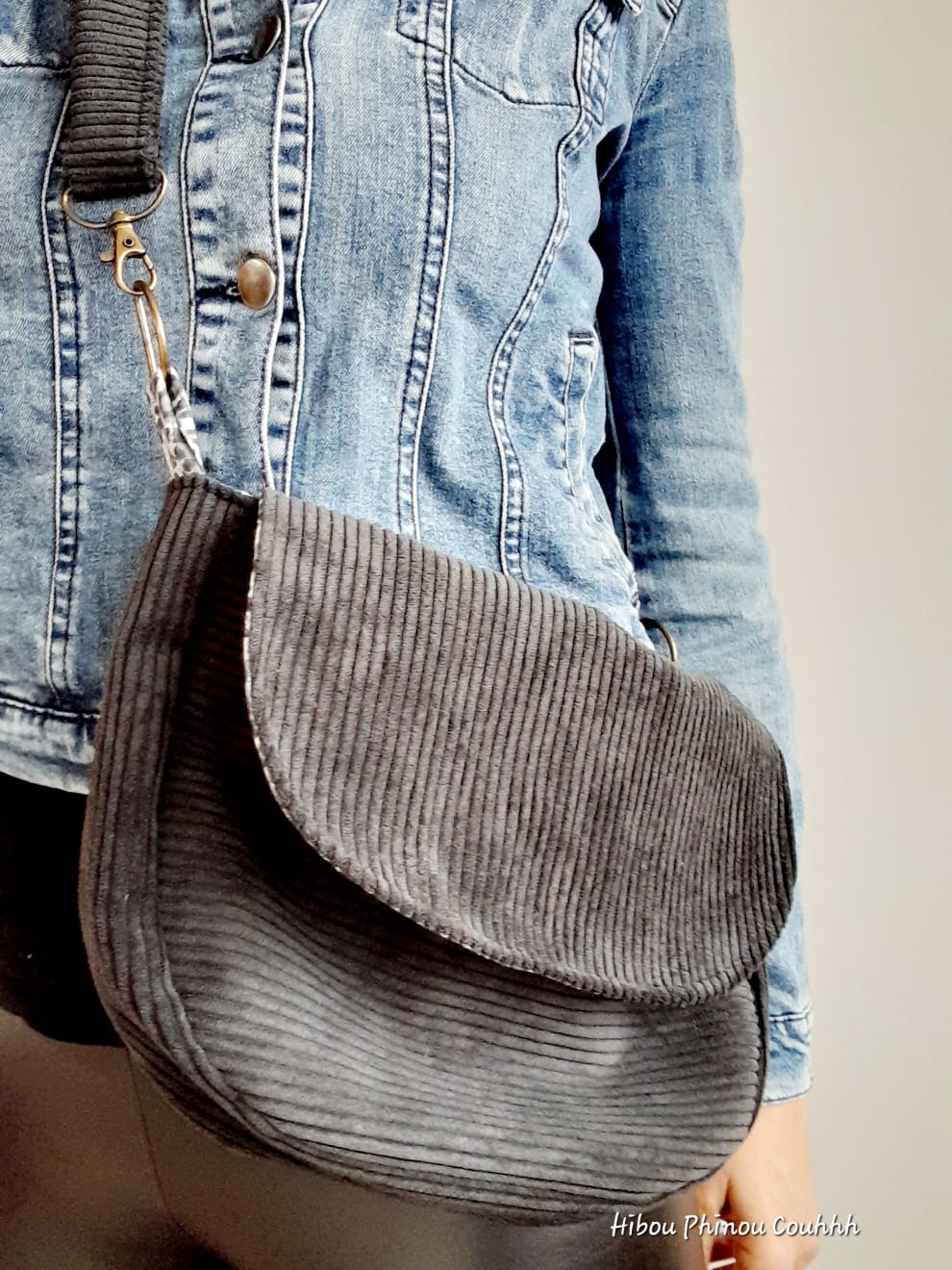 Velvet shoulder bag