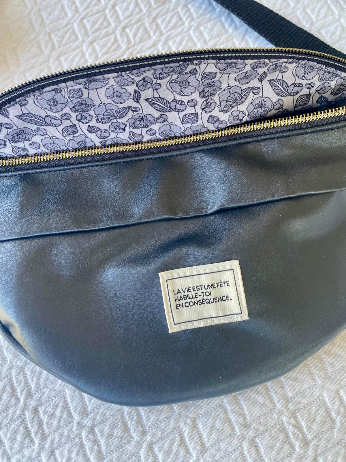 Sac banane simili noir upcyclé