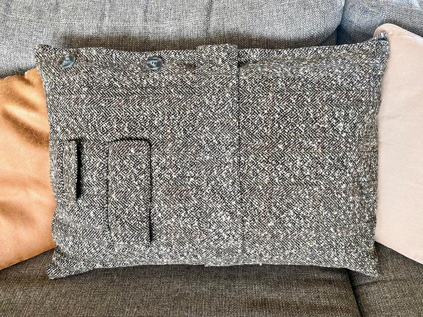 Coussin Auguste upcyclé
