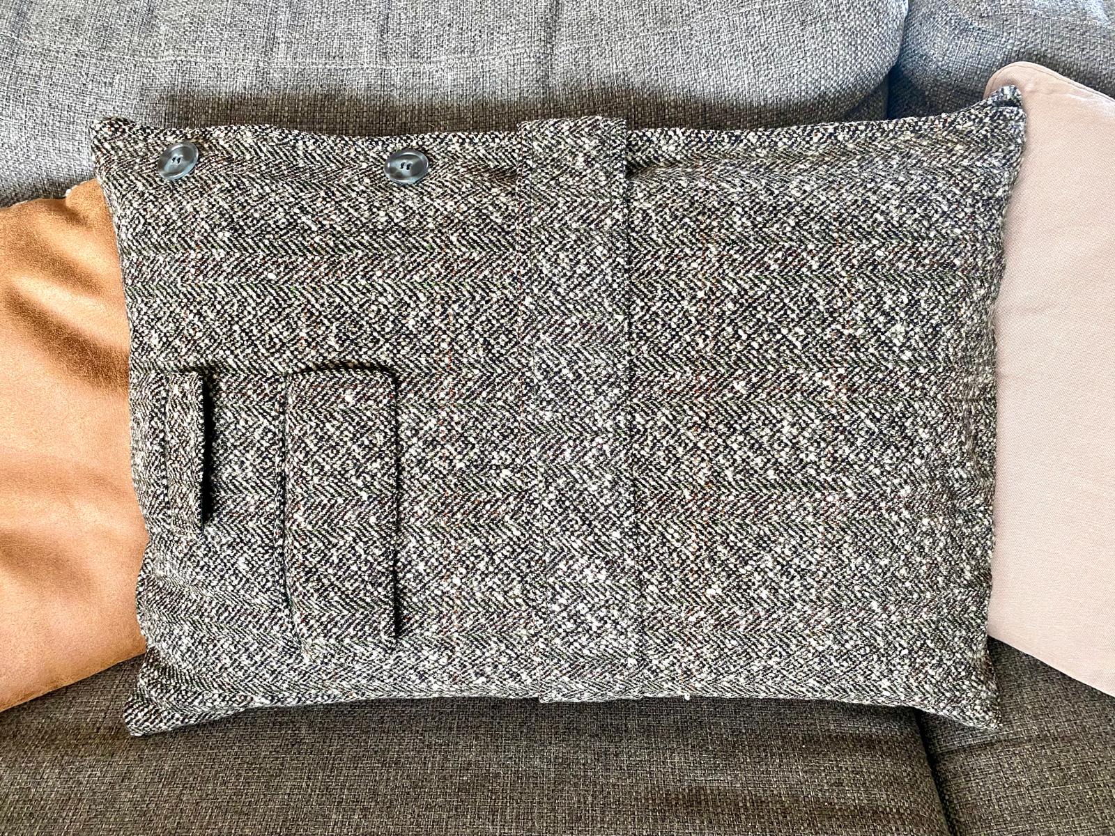 Coussin Auguste upcyclé
