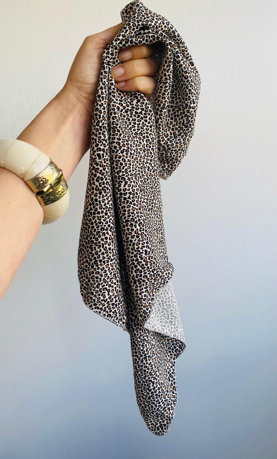 Foulard carré fait main 50x50 – coton/viscose léger – style bohème chic – accessoire cheveux & sac