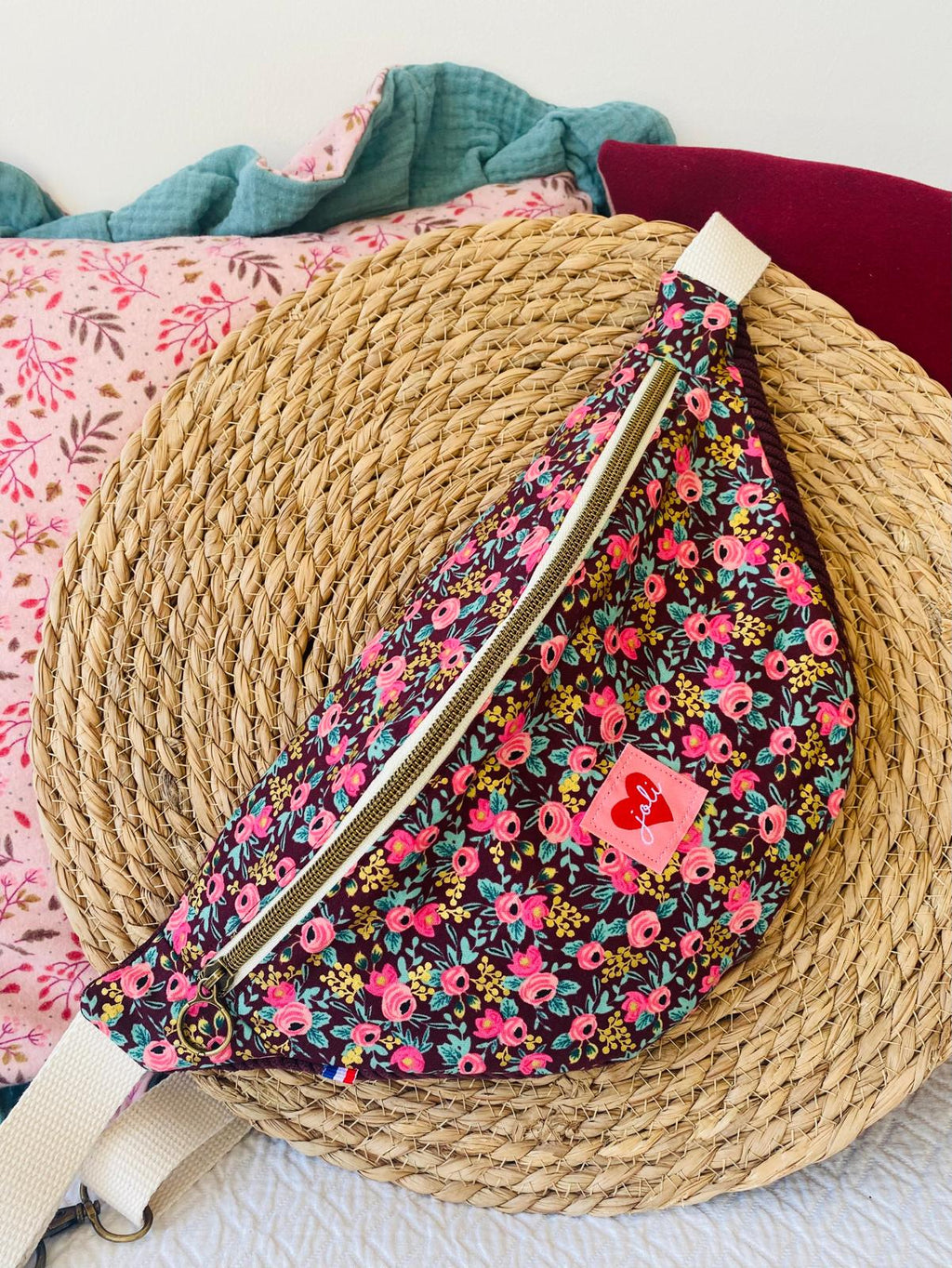 Sac banane Rifle prune joli coeur upcylée