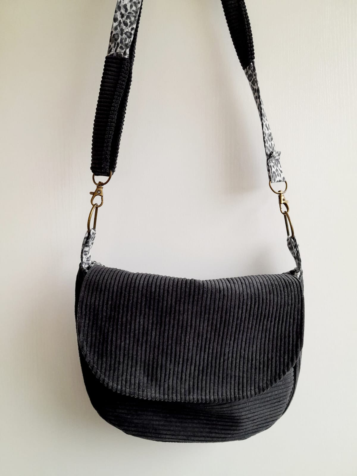 Velvet shoulder bag