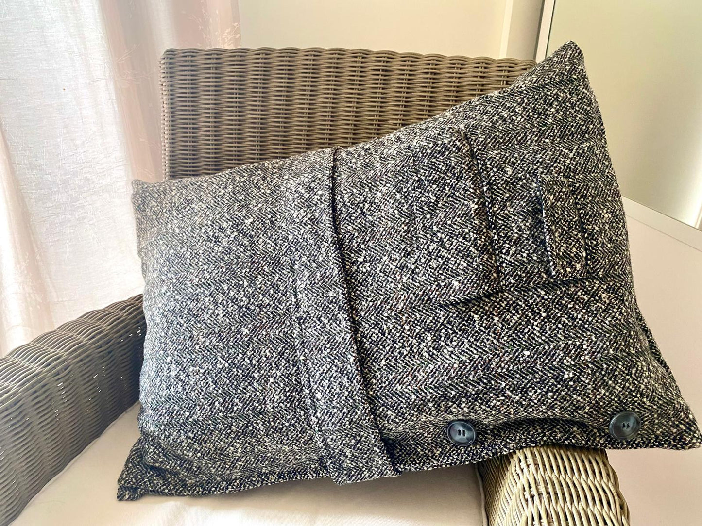 Coussin Auguste upcyclé