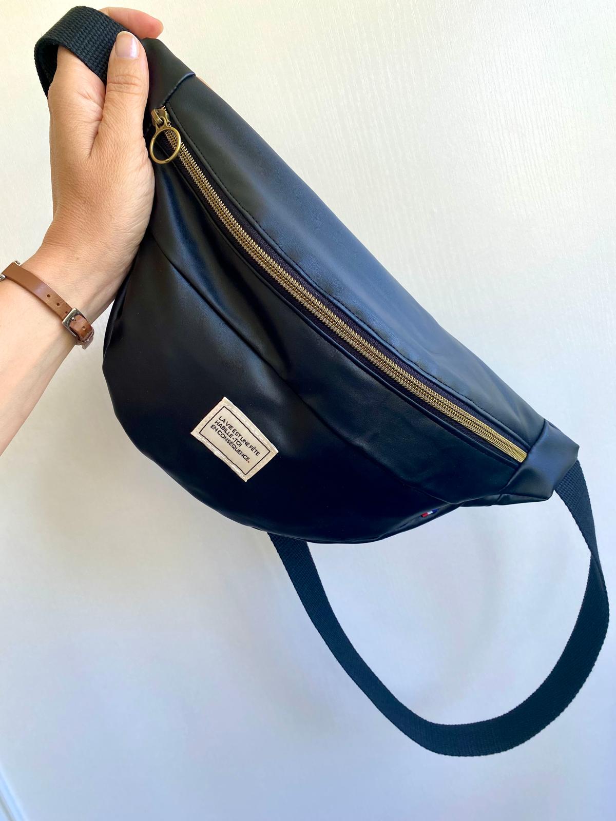 Sac banane simili noir upcyclé