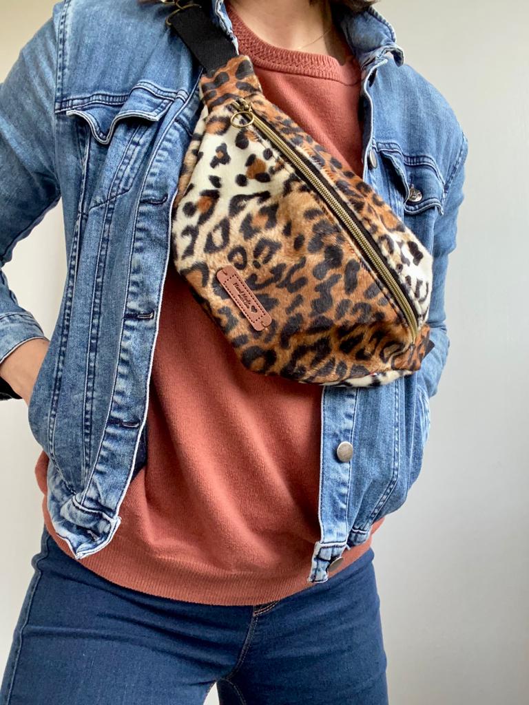 Sac banane fausse fourrure léopard