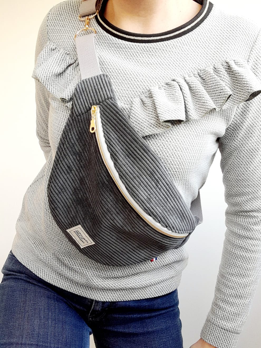 Sac banane velours gris