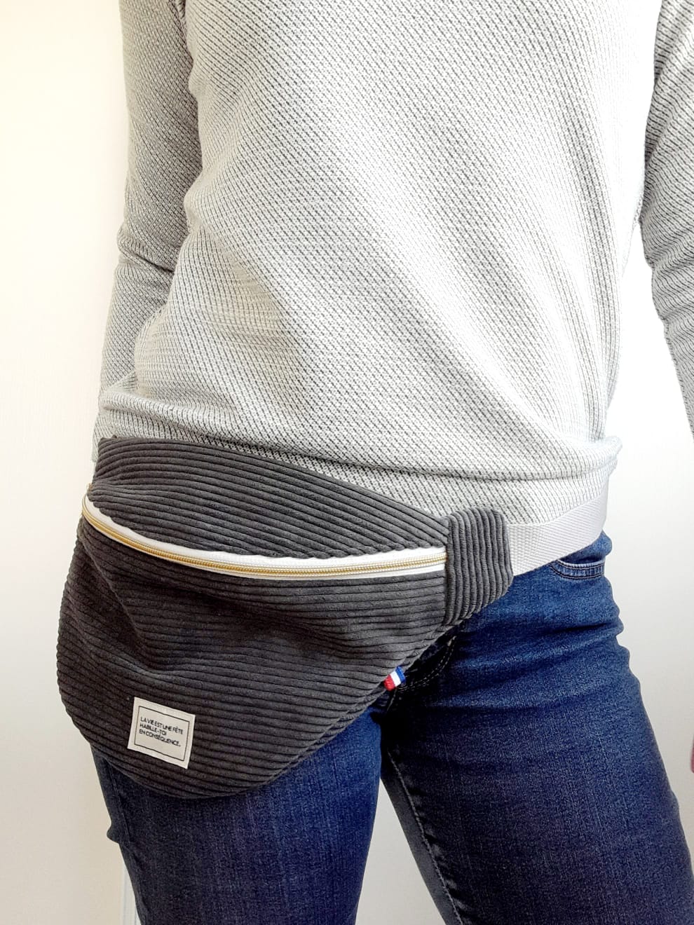 Sac banane velours gris